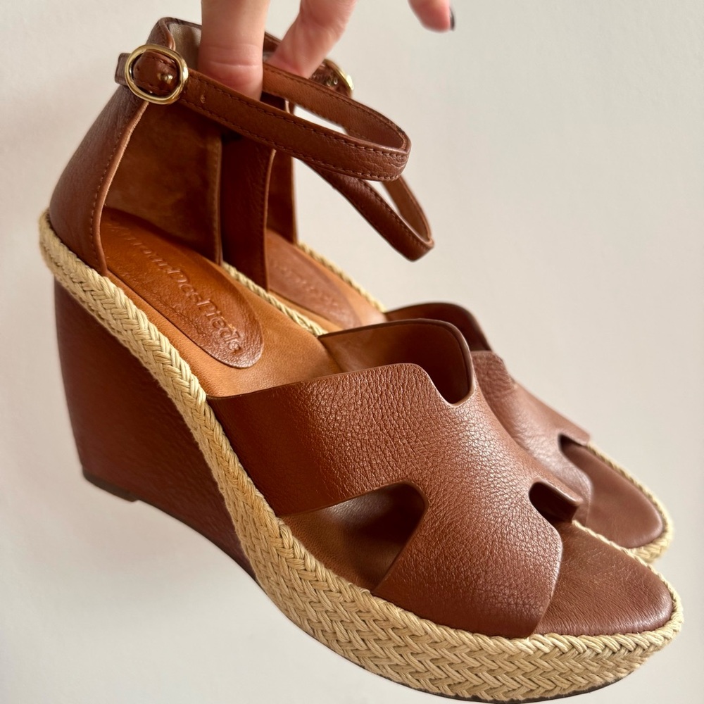 L’Amour Des Pieds Brown Wedge Sandals | Size 6.5